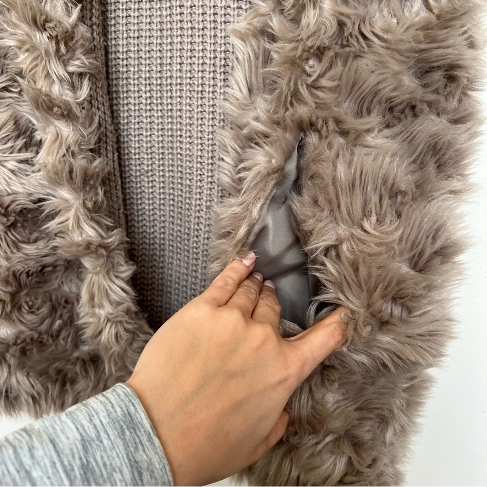 Reversible Fur Vest - Picture 9 of 12